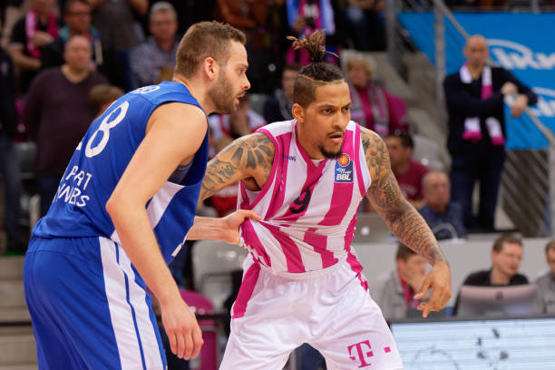 场上全力以 场上全力以