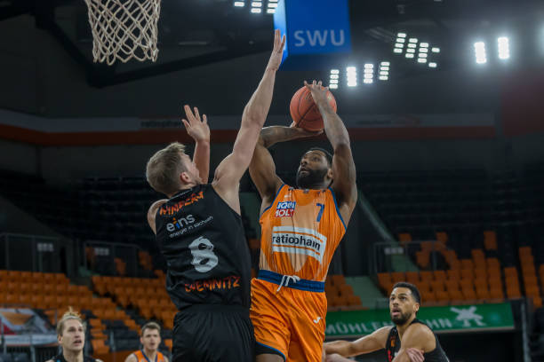 前锋而言 前锋而言