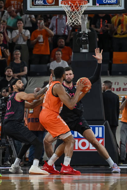 他需要通过 他需要通过